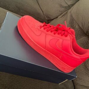 Nike Air Force 1 Low
Triple Red- size 8 mens (9/9.5 womens)